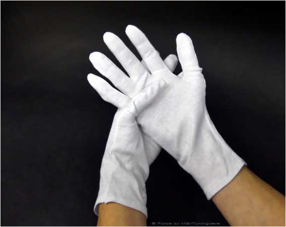 Model building / Cotton gloves